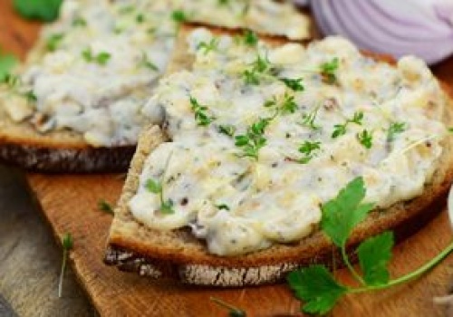 Pasta do kanapek gotowa w 5 minut. Ma sporo białka, ale nie pachnie jak rybne