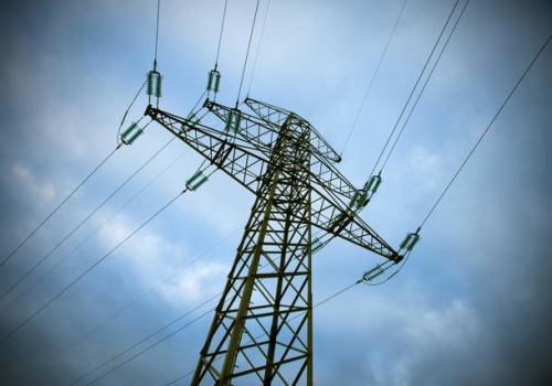 Czy firma może zarabiać na zużyciu prądu? Wyjaśniamy, jak działają ujemne ceny energii