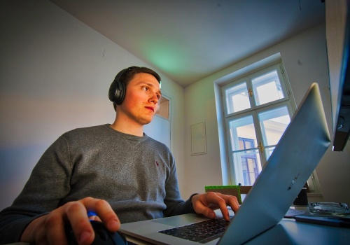 AI zabrała pracę juniorom, a teraz będzie dla nich ratunkiem?