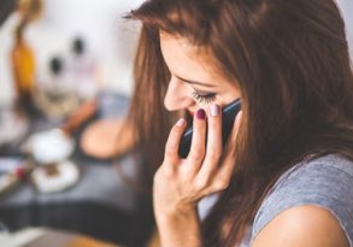 PKO BP ostrzega klientów. Oszuści zaczynają od telefonu