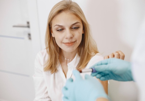 Cykl menstruacyjny wpływa na niemal 200 białek krwi – daje to nowe możliwości diagnostyczne