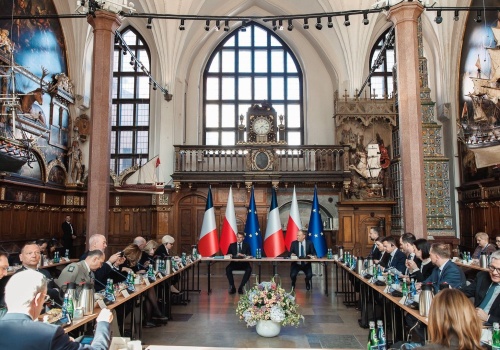 Francja w wyścigu o budowę elektrowni jądrowej w Polsce. Co ustalili Tusk i Macron?