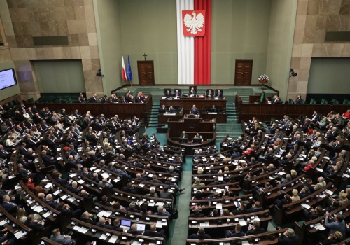 Likwidacja 800 plus i 13. oraz 14. emerytury? Sejm zdecydował