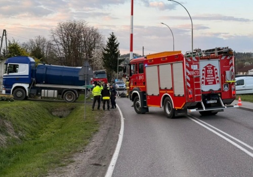 Poważny wypadek w Ciężkowicach. Droga całkowicie zablokowana