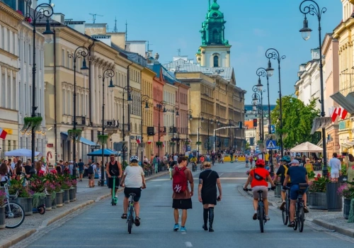 Nie morze i nie góry? Ten podróżniczy trend da o sobie znać w majówkę