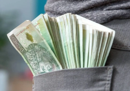 Gospodarka lepsza niż nastroje. Dane zaskakują, złoty czeka na znak