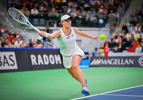 Turniej 1000 ATP i WTA w Madrycie. Magda Linette odpadła. Hurkacz i Świątek grają dalej