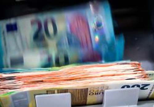 Nie wiemy, czy opłaca się przyjąć euro. Ale wiemy, że nie opłaca się z tym czekać