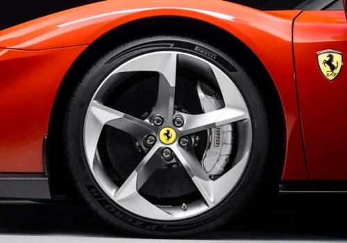 Zamiast kredytu składka ze znajomymi. Tak Gen Z korzysta z Ferrari i Porsche