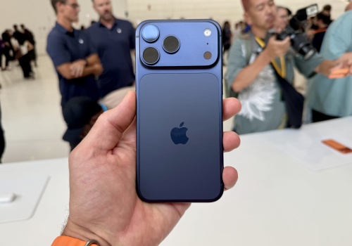 iPhone 18 Pro Max grubszy przy aparacie, a iPhone Ultra wielki jak iPad mini