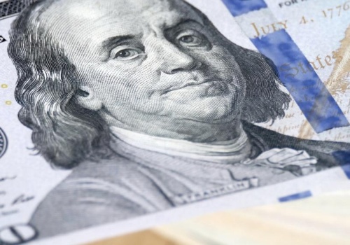 Dolar czeka na sygnał z Fedu. Kurs euro tez bez większych zmian