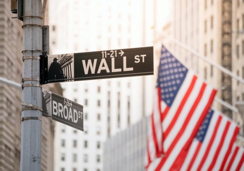 Korekta na Wall Street? Analityk Morgan Stanley radzi, jak rozegrać nadchodzące spadki