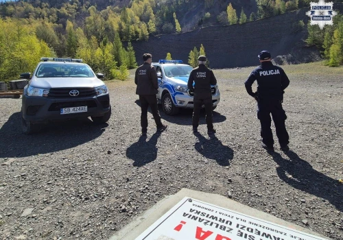 Policjanci i Straż Leśna wspólnie patrolują lasy w rejonie Kobiernic