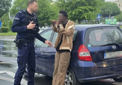 Pijany obywatel Zimbabwe potrącił pieszą. Chciał przekupić naszego reportera, który udzielał pomocy poszkodowanej