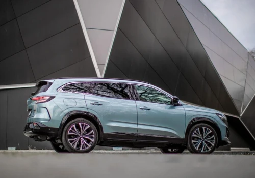Renault wstrzymuje przydział nowych modeli dla Hiszpanii. W tle spór płacowy i przyszłość fabryk