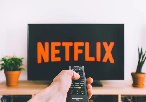 Netflix oskarżony o śledzenie użytkowników i „uzależniający” design serwisu