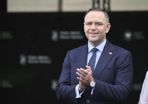 Polacy surowo ocenili pomysł Nawrockiego. Wynik sondażu, jak zimny prysznic!