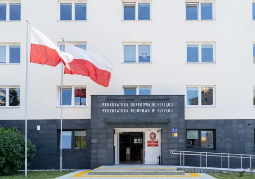 Maczeta, paralizator i kula w skarpecie. Tak zmuszali do kradzieży