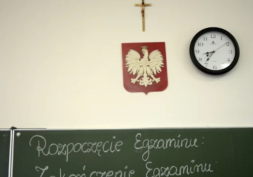 To nie koniec sprawy nauczycielki z Kielna, która wyrzuciła krzyż do kosza na śmieci