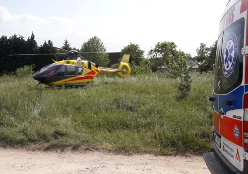 Mężczyzna przysypany ziemią. Pod Rzeszowem trwa dramatyczna walka o życie