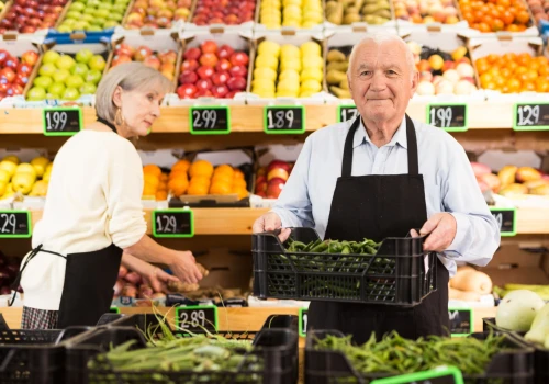 Emerytura to nie koniec. Seniorzy coraz częściej pozostają na rynku pracy
