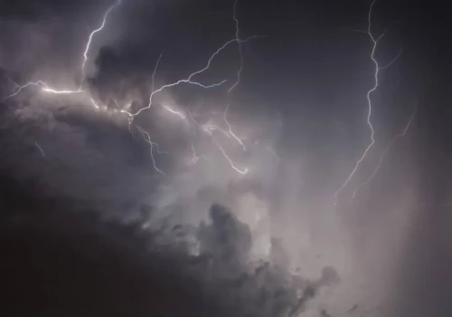 Burze wracają do Polski. Będzie grad i silny wiatr