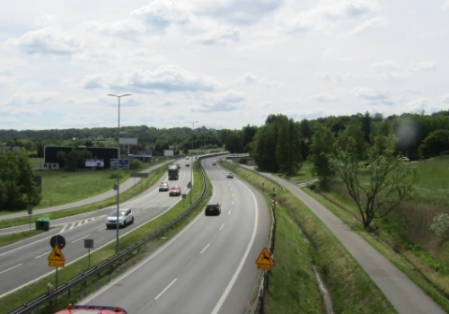 16 kilometrów dodatkowych jezdni wzdłuż zakopianki