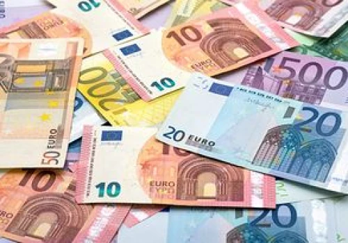 Ile kosztuje euro? Kurs euro do złotego PLN/EUR 15.05.2026