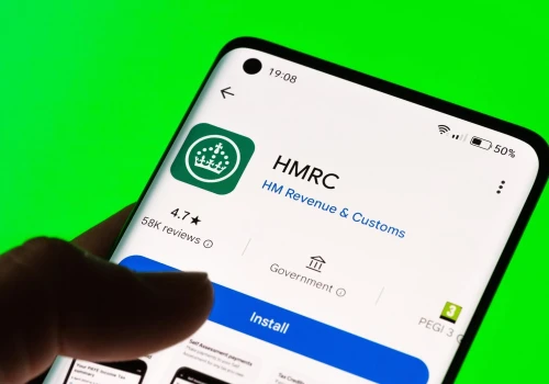 Sztuczna inteligencja ma pomóc HMRC w ściganiu oszustów podatkowych