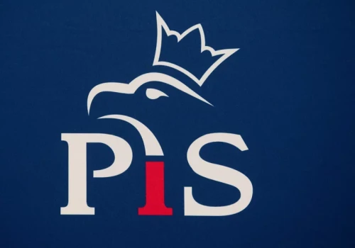 Więcej wejść policji. W nocy było fałszywe wezwanie do domu dyrektor biura posła