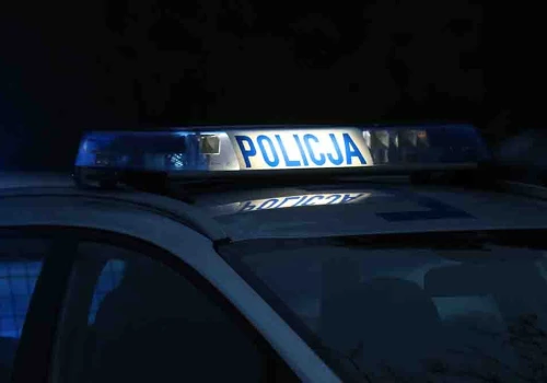 Pijany kierowca zasnął za kierownicą na stacji paliw. Wcześniej jechał slalomem drogą wojewódzką