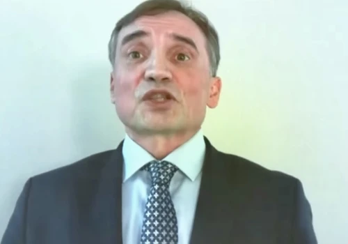 Ziobro odważny zza klawiatury! Uciekinier odpalił się w sieci, TAK naśmiewa się z Tuska. „Nawet to spartolili”