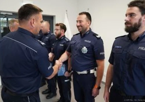 Wskoczył do Gwdy, żeby uratować tonącego. Policjant z Piły bohaterem majowego wieczoru