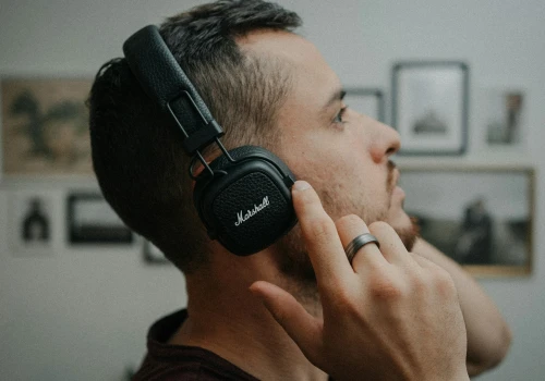 Słuchasz 432 Hz i czujesz spokój? To możliwe. Tylko powód może być inny, niż mówi internet