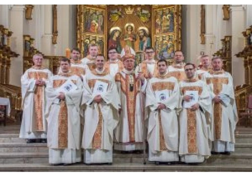 Otrzymujecie zadanie i moc głoszenia zbawczego słowa Ewangelii – abp Depo do neoprezbiterów