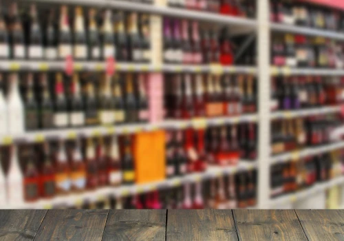 „Brzękule” zalewają sklepy w Polsce. Po alkotubkach producenci znaleźli nową żyłę złota
