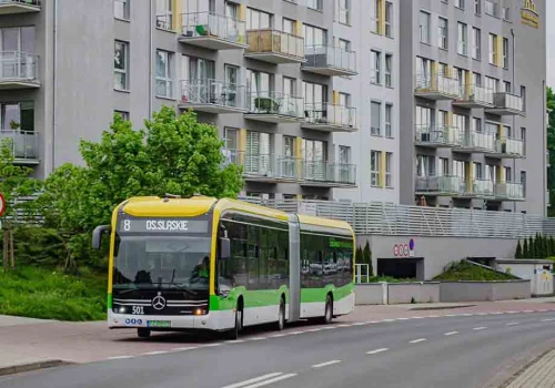 Zielona Góra. Naprawą nawierzchni na skrzyżowaniu ulic 1 Maja i Długiej, zmiany w kursach autobusów