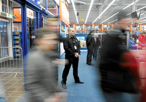 Castorama montuje w sklepach kamery z AI. Niezadowoleni klienci i pracownicy