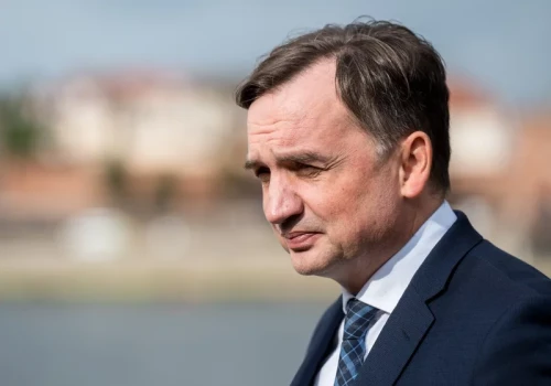Świat stoi otworem przed Ziobrą. Wszystko dzięki temu dokumentowi