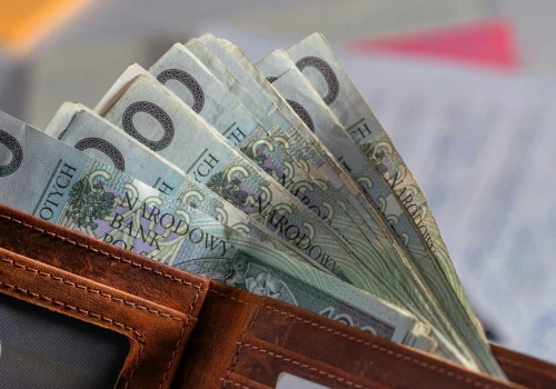 3386 złotych świadczenia pielęgnacyjnego. Ci Polacy dostaną je bez względu na dochód