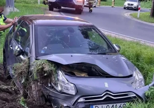 Sprawca odjechał po wypadku w Jarkowicach. Rodzina poszkodowanych szuka świadków