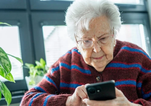 Seniorka nabrała złodzieja. Miał odebrać 50 tys. zł, a uciekał w popłochu