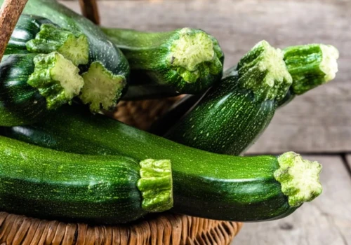 Kupiłeś taką cukinię? Lepiej od razu wyrzuć ją do kosza