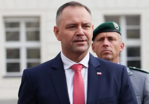 Polacy wskazali Nawrockiemu miejsce w prezydenckim szeregu. Mogło być gorzej