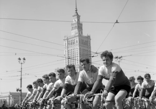 Wystawa „Bez trzymanki” w Muzeum Woli. Zobacz, jak rower zmienia Warszawę