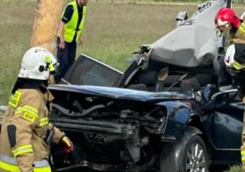 Dramatyczna akcja ratownicza. Nie żyje kierowca volkswagena