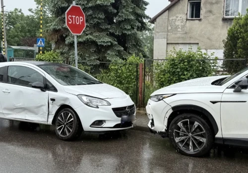 Kolizja trzech samochodów na skrzyżowaniu w Jaworznie