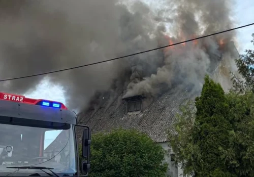 Strażacy walczyli z żywiołem przez pięć godzin. Lokatorzy stracili wszystko w jeden poranek