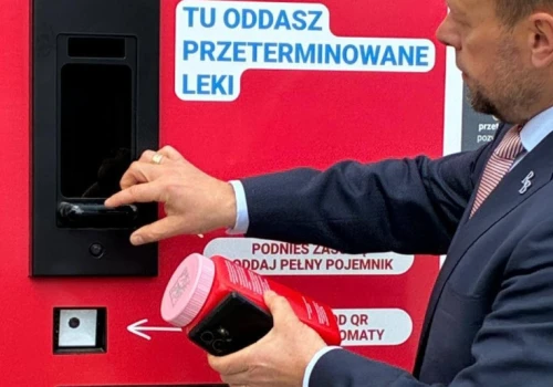 Tylko białe i czerwone pojemniki. Koniec wyrzucania do zmieszanych