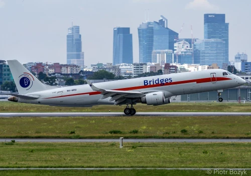 E190F po raz pierwszy w Warszawie. Prezentacja frachtowca podczas szczytu TIACA